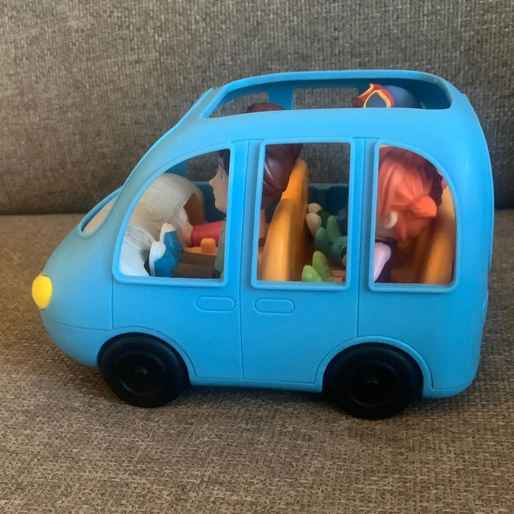 Cocomelon Talking Singing Blue Toy Van with Figures